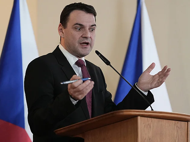 Trump pochválil Macinku za střet s Clintonovou. Skvělá práce, ocenil