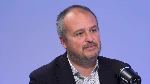 Demokratický deficit v EU existuje. Ale čekal bych, že s ním bude argumentovat někdo z Pirátů, říká oponent Macinkovy diplomky