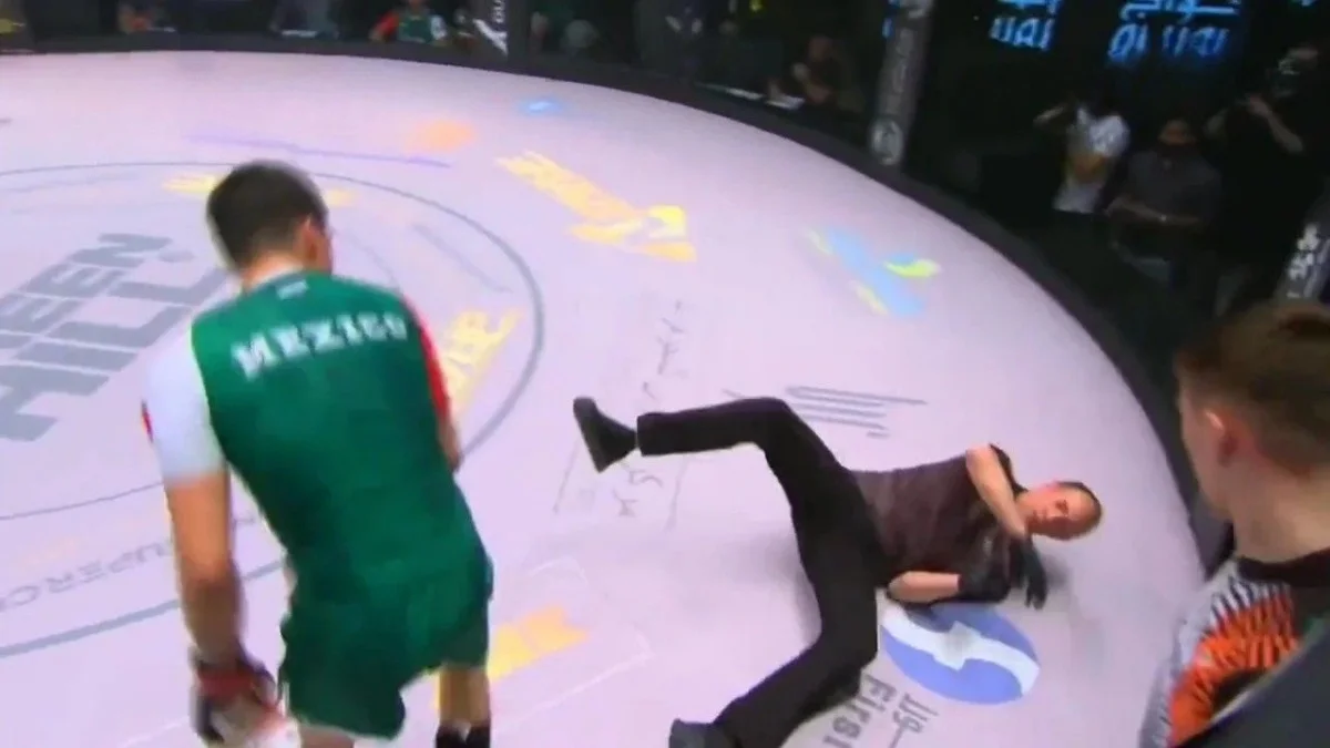 Mexičan předvedl v kleci MMA pořádnou parádičku. Jen místo soupeře vypnul sudího
