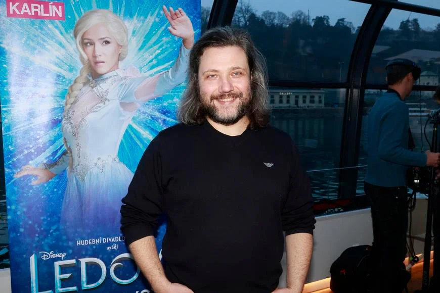 „Jak se z toho má člověk dostat, když všichni čekají s foťákem,“ zuří Felix Slováček rok po smrti sestry