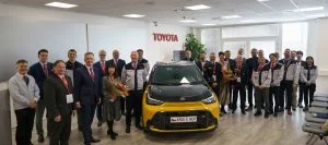Proč spalovací auta zdražila? Dotují ta elektrická, říká šéf kolínské Toyoty
