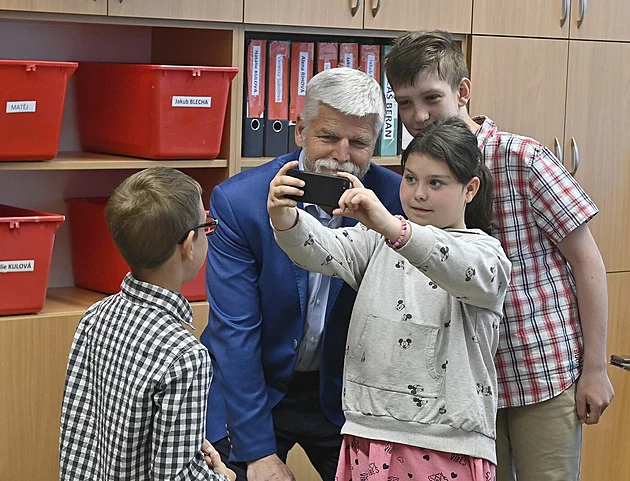 Bára Štěpánová předvedla, že je opravdu komediantka. Babiš je Hitler, když se fotí s dětmi a zvířaty, ale...