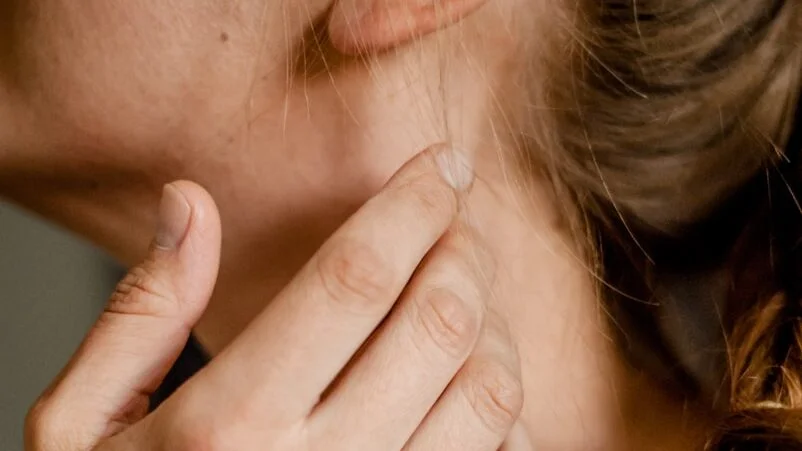 Odborník vysvětluje: Co pomáhá proti vráskám na krku