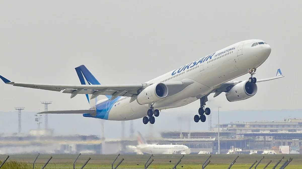 Proč byste v letadle neměli nosit tričko: Co si tedy obléct