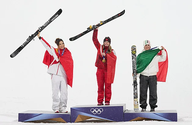 Americká hvězda v čínských barvách dál rozděluje. K její volbě se vyjádřil i Vance