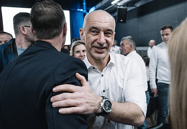 Motoristé by se nedostali do Sněmovny, Kubovo hnutí má skoro 5 %, tvrdí průzkum