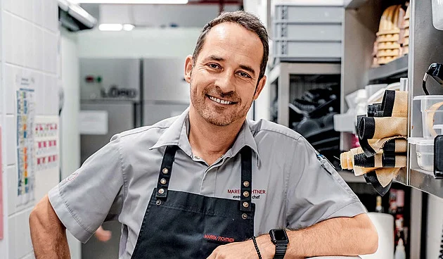 Metráky malin a nechtěný kaviár. Hostiny šejků nemají hranice, líčí šéfkuchař Fichtner