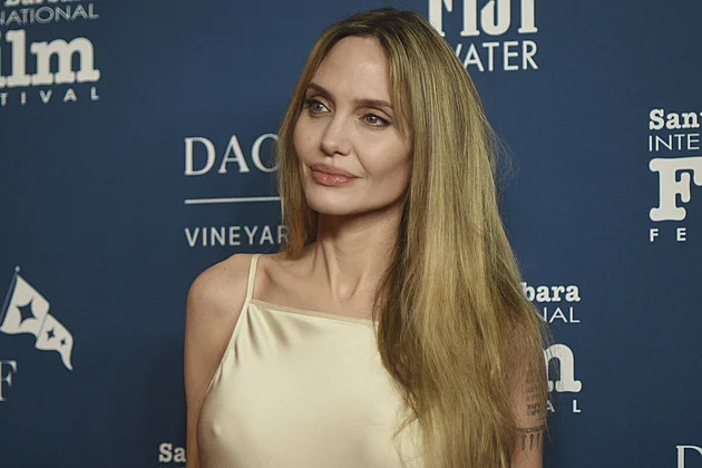 Miluju svoje jizvy po mastektomii. Jsou symbolem síly, říká Angelina Jolie