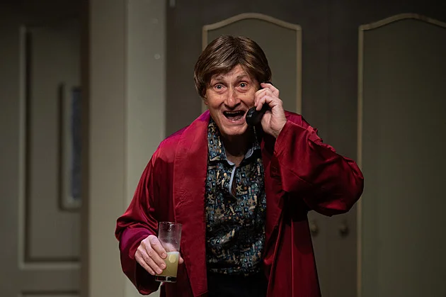 RECENZE: Kterak si Josef Carda a Dana Morávková zařádí v apartmá hotelu Plaza