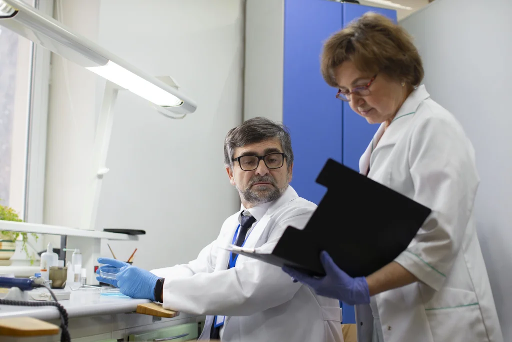 Automaty dál prodávají psychomodulační látky. Stát chystá rozšíření regulace po kratomu