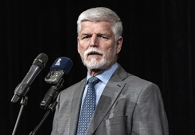 Pavel nebude vládě vetovat rozpočet, který podle odborníků porušuje zákon