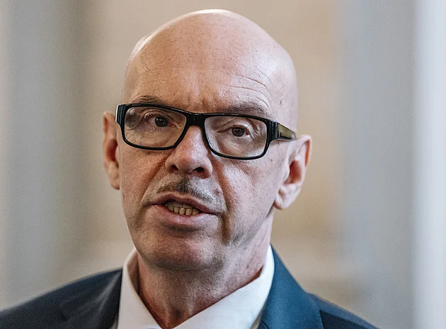 Ministr Klempíř měl autonehodu. Není mu nejlépe, řekl Šťastný