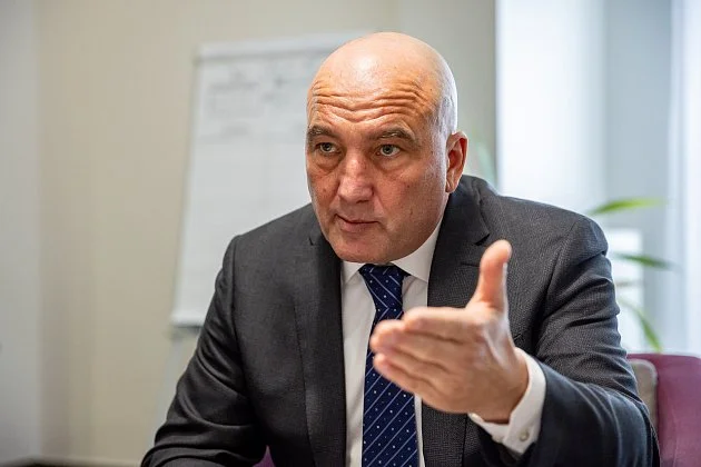 V čele VZP skončil ředitel Kabátek. Ztratil moji důvěru, řekl ministr Vojtěch