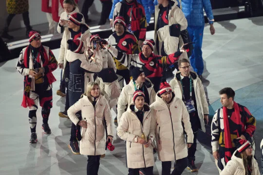 Vlajkonoši Sáblíková a Jílek si užili zakončení ZOH, medailistu bolely nohy