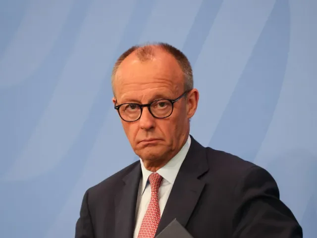 Německý důchodce napsal o Merzovi na Facebooku, že je „Pinocchio“. Už ho vyšetřuje policie