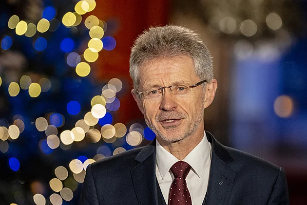 Okamura se chystá na společnou cestu s Vystrčilem, poletí na jednání Visegrádu