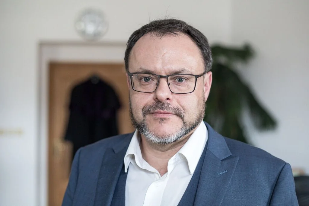 „Předseda se nalepil a osahával.“ Ženy popisují  atmosféru na mělnickém soudu