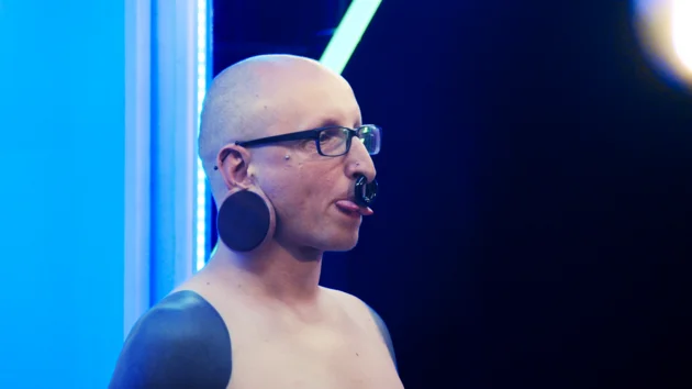 Naked Attraction je zpět: Nejšílenější díl! Piercingy, implantáty v penisu a domina Tereza!