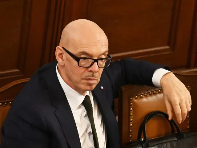 Auto s ministrem Klempířem mělo nehodu. „Nebylo mu úplně dobře,“ oznámil ministr Šťastný