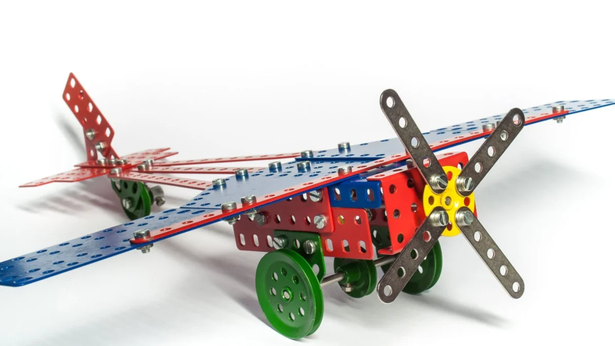 Toto byla základní hračka socialistického dítěte. Komu zůstala v původní krabici, má 8000 Kč v kapse - Zprávy Fajntip.cz článek na Media24.cz