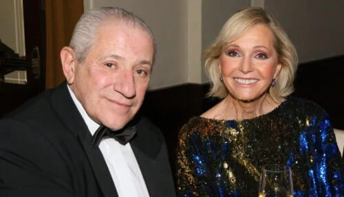 Mezi záplavou květin od přátel dominovala krásná kytice od manžela. Helena Vondráčková oslavila výročí, na které nezapomene