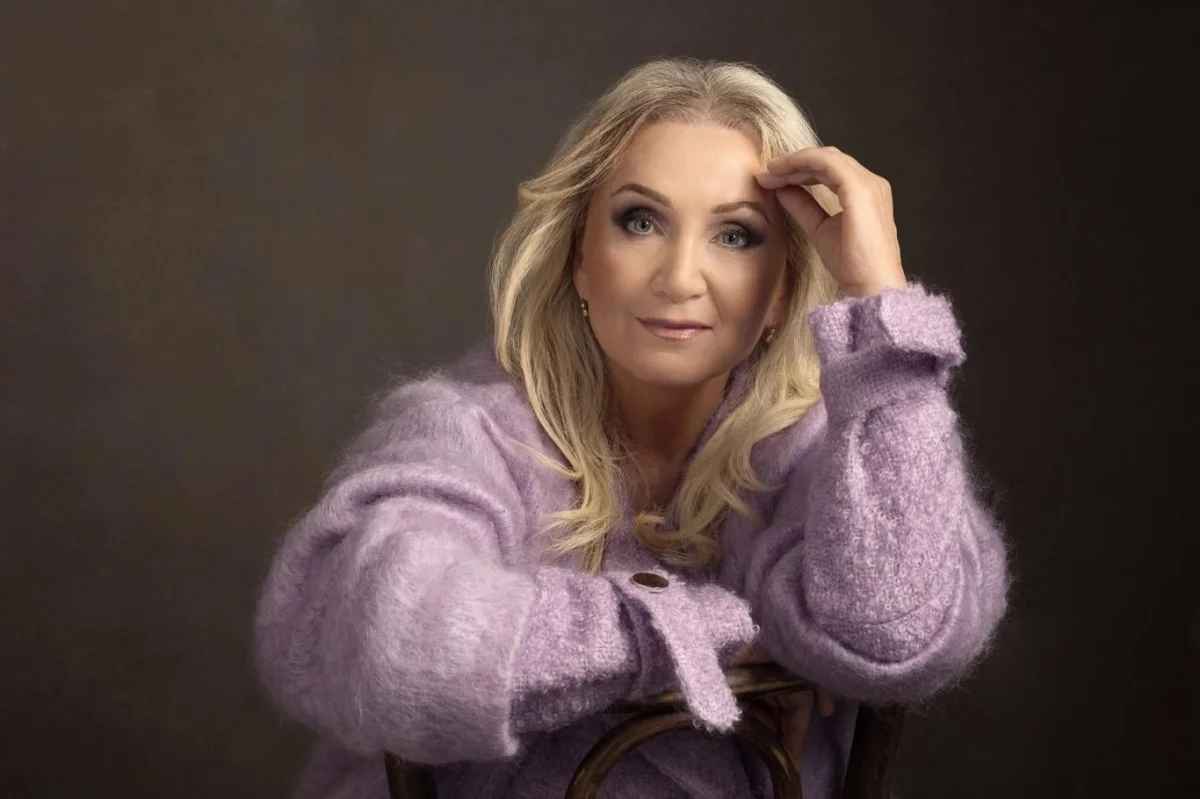 Bára Basiková se chlubí synem Theodorem. „Vypadá jak Alain Delon,“ tvrdí. Fanoušci nesouhlasí