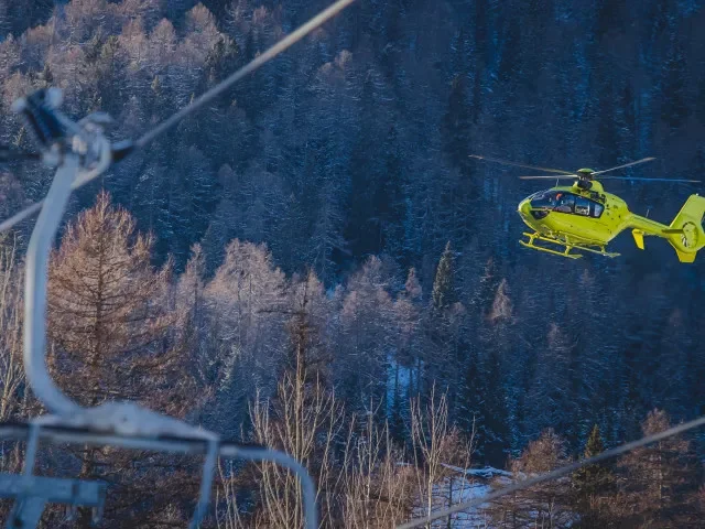 Policie hledá svědky tragické srážky lyžařů na sjezdovce v Harrachově