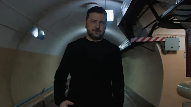 Zelenskyj poprvé ukázal svůj bunkr. Sem mu volal Biden a nabízel odvoz ze země