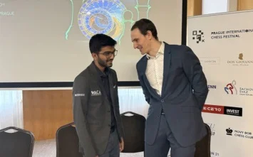 Kuriózní setkání: Perušič vedle šachového mistra. Přihlížel i Václav Klaus mladší