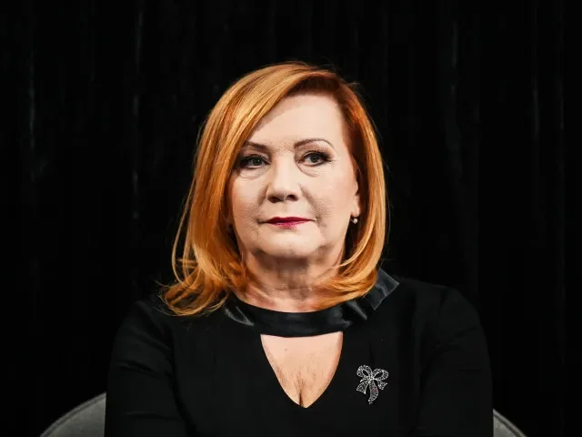 Vláda slibuje nižší daně, i díky EET. O co se reálně má jednat