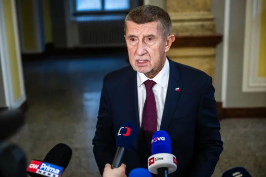 Babiš věří v brzký konec války na Ukrajině, opozice vyzývá k pokračování pomoci