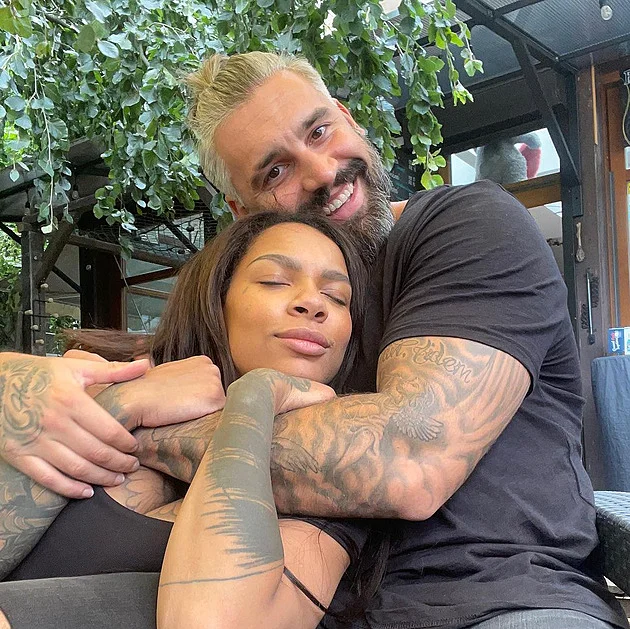 Sprosté nadávky, šňupání na záchodě a uplakaný syn! Válka mezi Kůrkou a Angie graduje