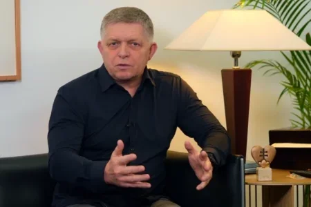 Fico má na rukou ukrajinskou krev, píše Stehlíková. Slovenská opozice premiéra označuje za sluhu Putina