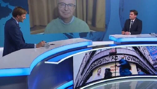 Moderátor Dolanský v živém vysíláním dusil Vojtěcha otázkami ke konci šéfa VZP. Ministr odpověď tajil, pak naznačil závažné informace