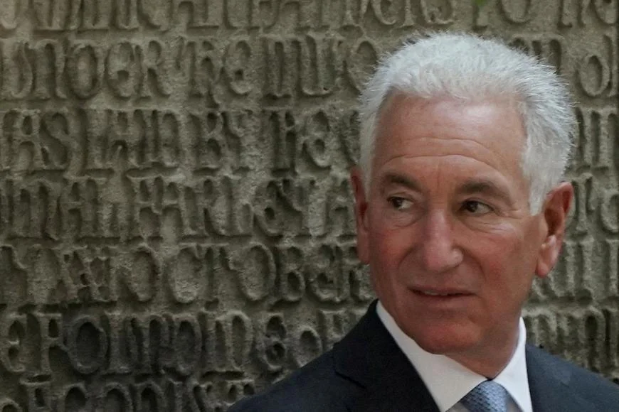 Velvyslanec USA v Paříži, jenž nevyslyšel předvolání, volal ministrovi zahraničí