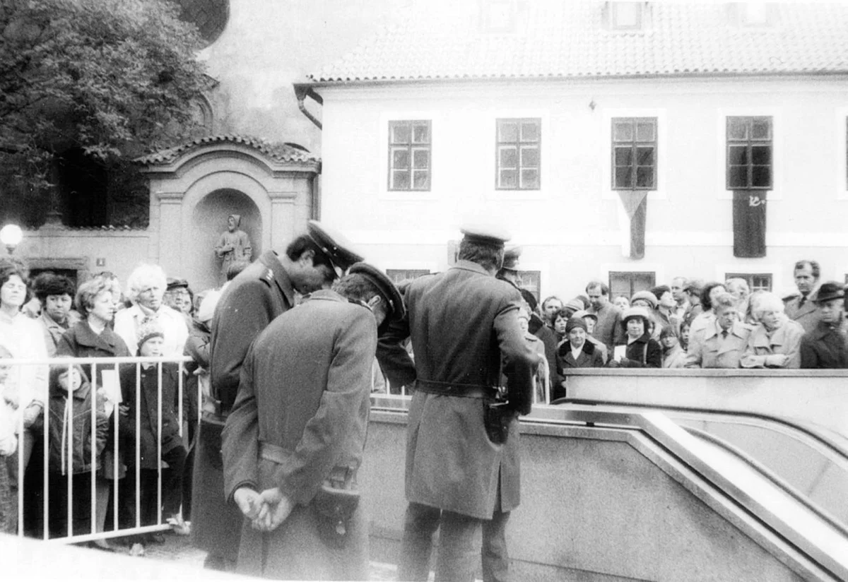 Zrada v uniformě: Jak se z běžných četníků stali přes noc loajální sluhové StB