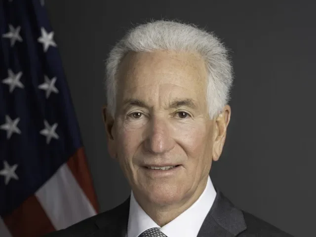 Americký velvyslanec ve Francii nebude mít přístup k vládě, dokud nevysvětlí svou neúčast na schůzce