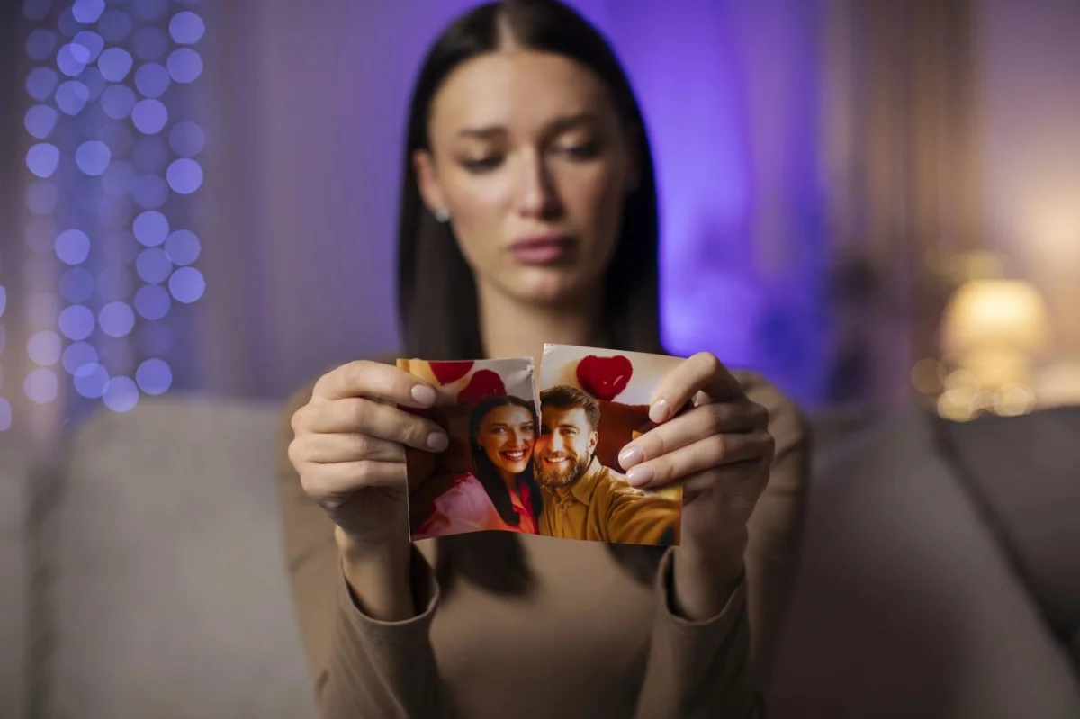 Jak Blíženci nebo Panny prožívají rozchod? Odhalte, které z 12 znamení konec lásky nese vůbec nejhůř