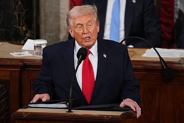 Naše země je zpět, řekl Trump v projevu o stavu unie. Chválil ekonomiku i hranice