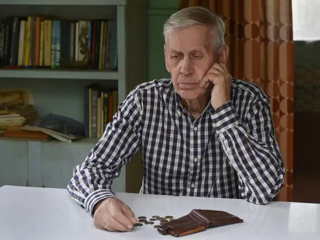 Bývalí komunističtí funkcionáři budou dál pobírat nižší důchod. Podle Ústavního soudu zákon sleduje legitimní cíl