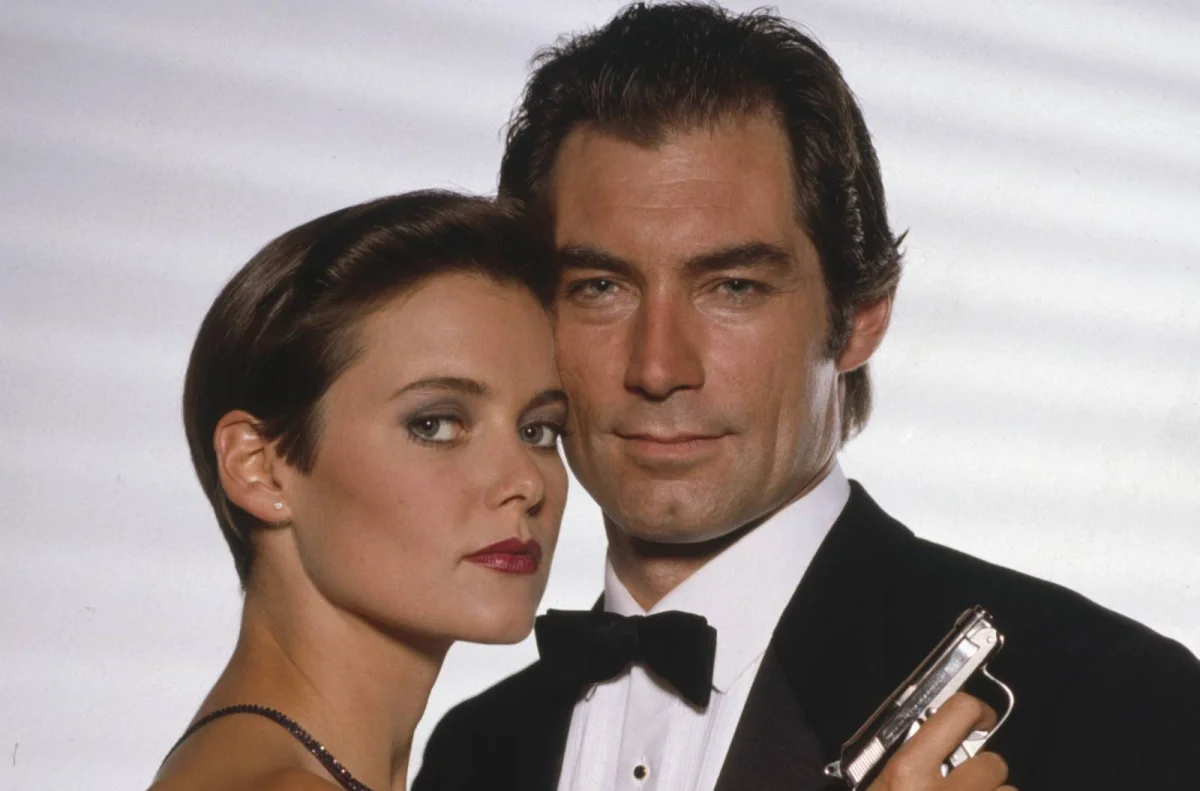 Povolení zabíjet: Smrtící tahač na dvou kolech, vynucený celibát Jamese Bonda a zmatek s americkým názvem