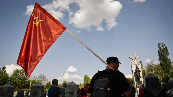 Vrcholní členové komunistického režimu nebo Stb budou dál brát snížené důchody, rozhodl Ústavní soud