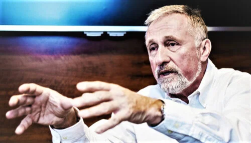 „Divoký Uzbek“ a „neochotný Ukrajinec“: Topolánek rozvířil debatu o taxikářích