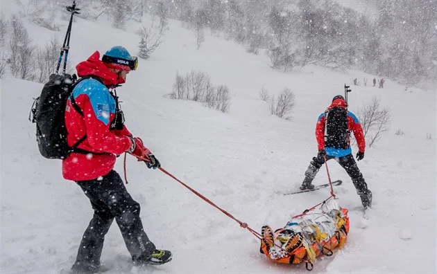 Lavina v Tatrách smetla dva polské lyžaře, záchranáři vyprošťovali jejich těla