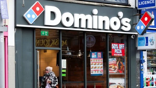 Účet na X sleduje objednávky pizzy u Pentagonu a předpovídá geopolitické krize. Možná objednám spoustu pizzy, říká Hegseth