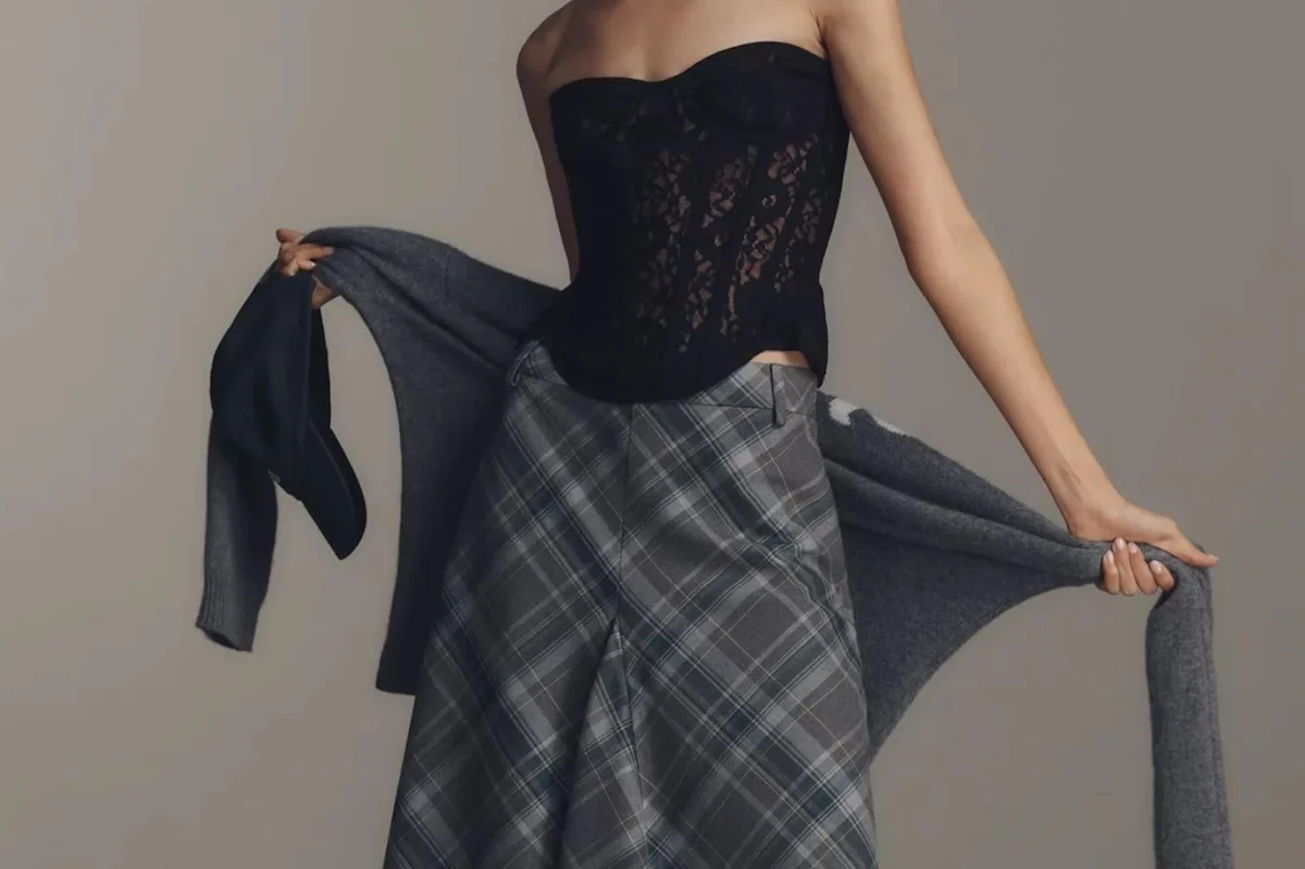 Krásná kostkovaná midi sukně na 5 módních způsobů: Můžete ji nosit ve sportovním i ryze elegantním stylu