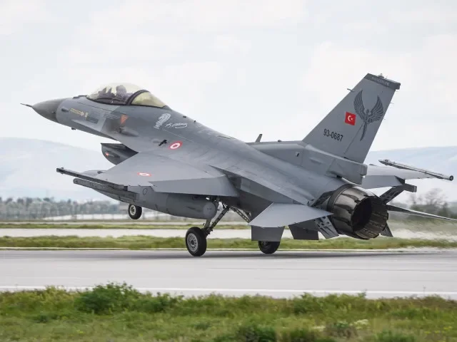 V Turecku se zřítil bojový letoun F-16, pilot zahynul