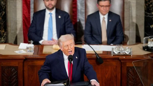 Trump o stavu unie: Vyhráváme tolik, že lidé nevědí, co s tím dělat. Lže, reagují demokraté