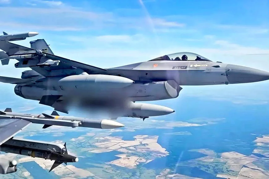 V Turecku se zřítil bojový letoun F-16, pilot zahynul