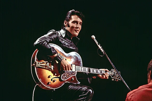 RECENZE: Elvis Presley in Concert. Král rokenrolu už zase zvedá ze sedadel